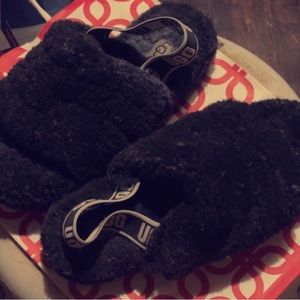 UGG slippers 6 black
